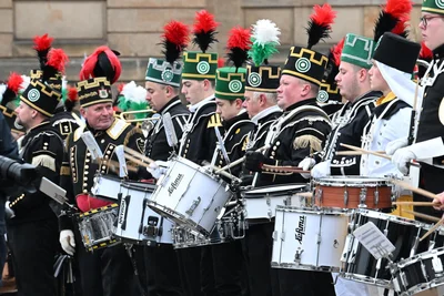 Start in die Weihnachtszeit mit der Bergparade in Chemnitz. Die Route führt in diesem Jahr, der 44. Bergparade, vom Theaterplatz über die Straße der Nationen zurück zum Theaterplatz.