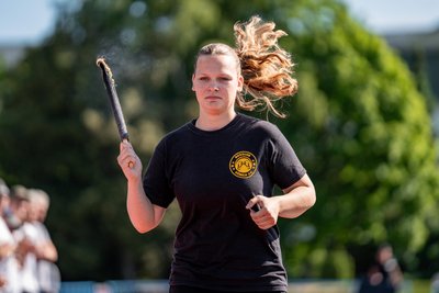 Freya Rosenkranz vom Boxclub Döbeln durfte am Samstag das Feuer entzünden.