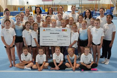 In der letzten Woche fand das zweite Turncamp des „Move & Improve Club“ statt. Pauline und Helene Schäfer-Betz sowie Corinna Schwab (hintere Reihe) sind bereits mit der Planung der nächsten Camps beschäftigt. Dann sollen auch andere Sportarten abgedeckt werden. Los geht es damit bereits im Herbst. Dann organisieren die Turnerinnen ihr erstes Fußballcamp.