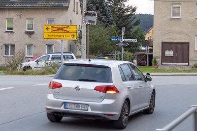 Der Zubringer S 268, der etwa in Richtung Oberwiesenthal führt, ist aber noch in zwei weiteren Abschnitten gesperrt.
