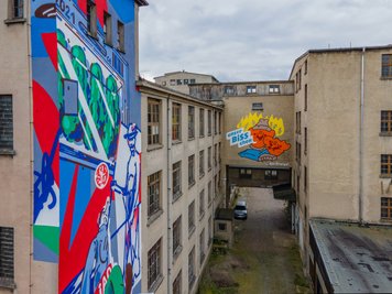 An der Außenfassade verewigte sich unter anderem das Kollektiv Uder & Schindl aus Leipzig und Rotterdam.