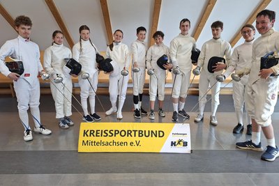 In Oederan trafen sich die Fechter, hier die Teilnehmer der Degenrunde.