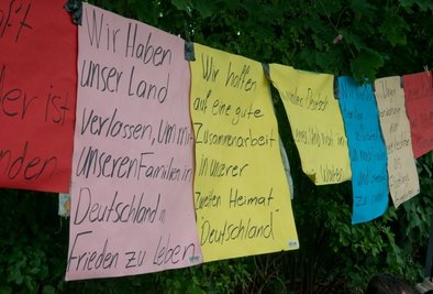 Wünsche und Hoffnungen auf Plakaten.