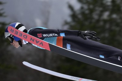 Nur Fliegen ist schöner? Für Andreas Wellinger lief es zum Saisonfinale in Planica und auch bei der WM mit Normalschanzen-Silber bestens. Foto: