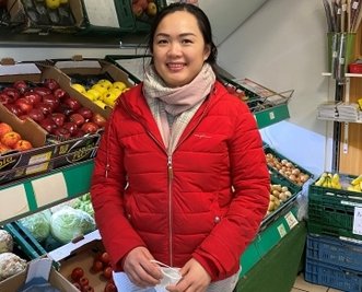 Die Gemüse- und Textilhändlerin Thi Thu Huong Ngo. 