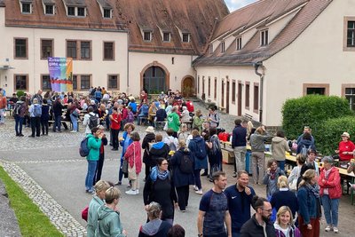 Rund 450 Caritas-Mitarbeiter waren am Montag ins Kloster Wechselburg gekommen.