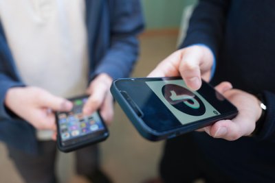 Soziale Medien sind bei Schülerinnen und Schülern ein wichtiges Thema. Soll der Zugang dazu für Kinder eingeschränkt werden?
