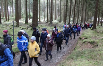 Knapp 80 Teilnehmer begaben sich am Sonntag auf die Spuren des Altbergbaus. 