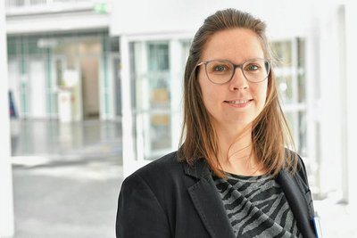 Imagekampagne für die eigenen Mitarbeiter: Claudia Steinbach, Krankenhaussprecherin.