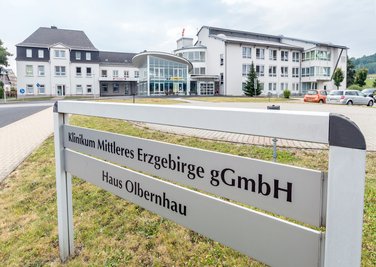 Soll für Corona-Patienten freigezogen werden: das Krankenhaus in Olbernhau. Gleiches ist mit dem Stollberger Krankenhaus geplant.