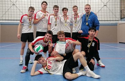 Diesmal zeigten es die Auerbacher Jungs dem VSV Oelsnitz. Mit 3:1 verbannte man die Sperken vom obersten Podestplatz.