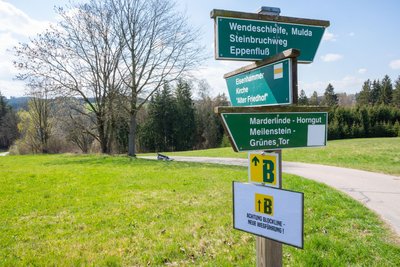 Frühlingssonne, Landschaft und ein E-Bike: Gute-Laune-Garantie auf der Blockline.