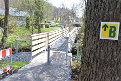 Die neue Brücke über dem Chemnitzbach gab es schon mal: Bis 1966 fuhr hier die Schmalspurbahn nach Sayda und Mulda.