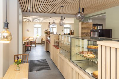 Ein Blick ins Café, das bereits seit Juni im Probebetrieb geöffnet hat.