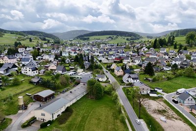 Der Wunsch der Planer für das Nahwärmenetz in Sosa ist es, möglichst viele Grundstücke im Ort (Ansicht) anzuschließen.