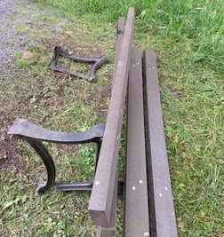 Bank im Stadtpark nahe dem Klein-Erzgebirge. 