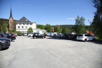 Der unbefestigte Parkplatz an der Hagerstraße in Bad Elster wird in diesem Jahr ausgebaut.