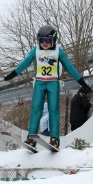Konzentration - und Absprung: Rafael Netwall aus Scheibenberg siegte in der AK 8 mit Sprüngen auf 6,0 und 6,5 Metern. 