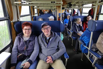 Doreen Philipp und Jörg Gruner freuten sich auf einen schönen Tag zu Himmelfahrt im Zug auf der Muldentalbahn.