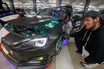 Viel Aufsehen erregte der Hallenser Sven Fuhrmann mit seinem Subaru BRZ im Two-Face Style. Tausende Euro hat er bisher in seinen Wagen gesteckt. Auch im Innenraum sind viele Extras eingebaut.