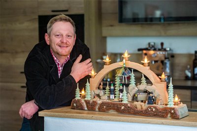 Dirk Wölfl beherrscht als Sänger der Band „Engel in Zivil“ nicht nur die lauten Töne, sondern als „Sauberger Draackfink“ auch die leiseren. Und das die nicht weniger Erfolg versprechen, haben die ersten Auftritte des neu gegründeten Trios gezeigt.