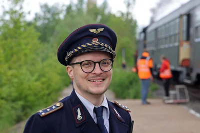Tobias Schulz fungierte während der Fahrten auf der Muldentalbahn als Zugführer.