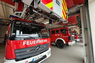 Blick in die Fahrzeughalle der Freiwilligen Feuerwehr Zschopau.