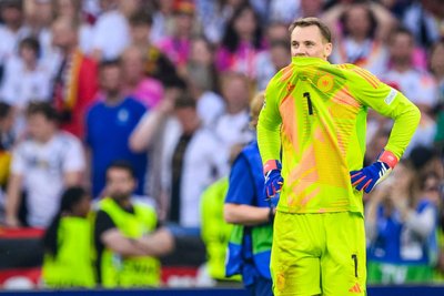 Das EM-Aus gegen Spanien vor zwei Jahren war nun wohl doch nicht Manuel Neuers letztes Länderspiel. (Archivbild)