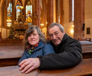 Der Mittweidaer Gemeindepädagoge Matthias Bitterlich mit seiner Frau Gabi in der Mittweidaer Kirche. Der Gemeindepädagoge geht bald in den Ruhestand. 