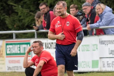 Alexander Jeschke (l.) und Mirko Limbach hatten die Langenauer Landesklasse-Kicker erst im Juli übernommen. In der Hinrunde gab es jedoch nur einen Sieg sowie vier Unentschieden und zehn Niederlagen.