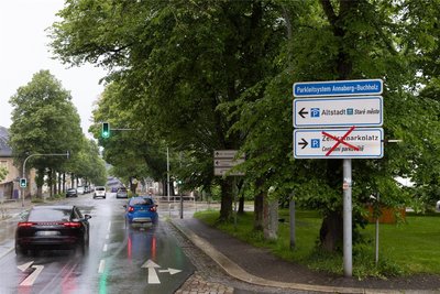Ein Tipp an Auswärtige: Das ewige Suchen nach einer Parklücke können sich Besucher ersparen, denn auch die Erzgebirger sind lauffaul.