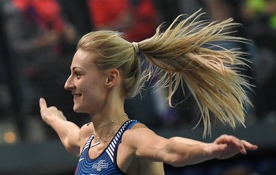 Dreispringerin Kristin Gierisch freut sich über ihren Sieg. 