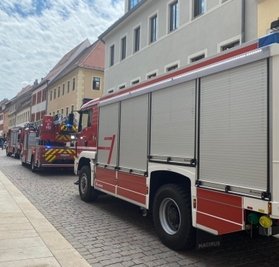 Ein Großaufgebot an Feuerwehren ist am Montagmittag zur Freiberger Burgstraße gerückt. Allerdings handelte es sich um einen Fehlalarm.