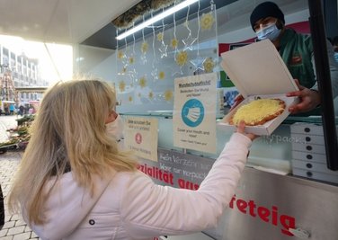 Das Rathaus verbietet ab Sonntag den Verkauf von Speisen und Getränken aus Imbissständen heraus im gesamten Stadtgebiet.