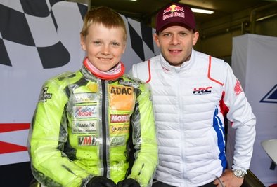 Ben Wiegner (links) genoss die Zeit mit Ex-Weltmeister Stefan Bradl, der das Talent zu seinem Nachwuchsprojekt eingeladen hatte. 