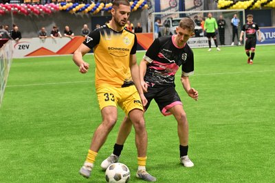 Im Spiel um Platz 5 unterlagen Collin Forster (rechts) und die Westsachsenauswahl dem VFC Plauen (im Bild Tyron Profis).