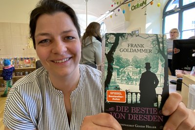 Freut sich auf prominenten Besuch: Lisa Lemberg, die Leiterin der Jürgen-Fuchs-Bibliothek.
