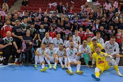 Den meisten Hot-05-Spielern fiel das Lächeln mit den Fans nach der Niederlage gegen Stuttgart schwer. 