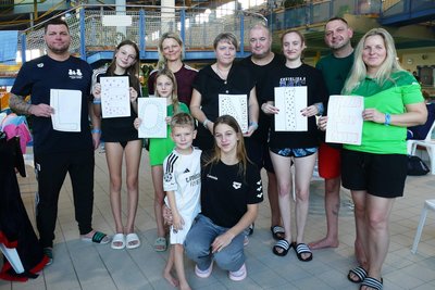 Auch dank der Unterstützung ihres Fanclubs, bestehend aus Familienangehörigen, zeigte Leonie Mau in Marienberg bärenstarke Leistungen.
