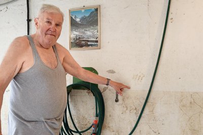 Der Schmutzrand zeigt an: So hoch stand das Regenwasser in Klaus Peschkes Garage.