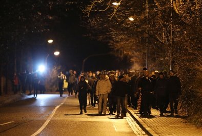 Am Dienstagabend versammelten sich in Lichtenstein erneut mehrere Hundert Menschen, um mit einem sogenannten Spaziergang gegen die Coronapolitik zu protestieren. Gegen Teilnehmer, deren Personalien bekannt sind, sollen Bußgeldverfahren eingeleitet werden.