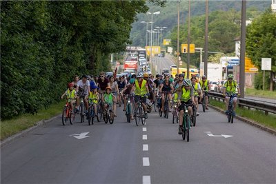 Das Bild zum Ticker: "Ninersfans". Entstanden war es bei einer Fahrrad-Demo in Tübingen, auf der für mehr Verkehrssicherheit für Kinder protestiert wurde.