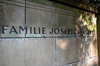 23 Buchstaben an Grabmal Reichenbacher Familie auf Jüdischem Friedhof in Plauen ersetzt - Dank einer Spendenaktion wurden die Buchstaben des Beutler-Grabmals auf dem Jüdischen Friedhof Plauen wiederhergestellt. 