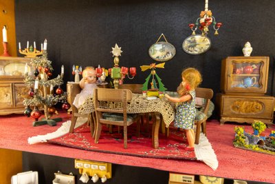 Auch eine festlich geschmückte weihnachtliche Stube darf nicht fehlen.
