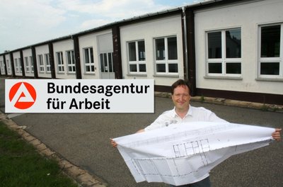 Will die neue mittelsächsische Agenturzentrale in Rochlitz sehen: der Chef des Stern-Gewerbeparkes, Dirk Zobel, vor der ehemaligen Produktionshalle des damaligen französischen Konzerns Alcatel SEL.