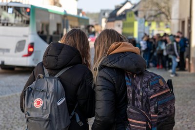 Eine Baustelle in Geringswalde beeinflusst die Routen der Schulbusse (Symbolfoto).
