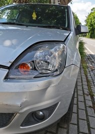 ... jenes Auto dagegen in Hohenstein-Ernstthal.