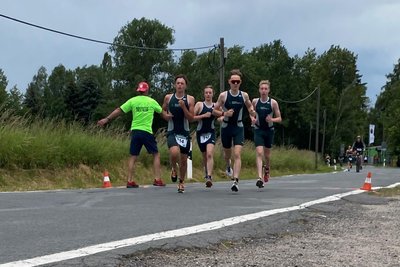 Ihrer Favoritenrolle gerecht wurden die Schüler des Landesgymnasium für Sport aus Leipzig, die Triathlon als Leistungssport betreiben. Sie nutzten den Wettkampf an der Koberbachtalsperre als Vorbereitung auf den deutschen Nachwuchscup.