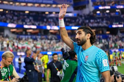 Bei der Hymne gab es Pfiffe, im Spiel war die Unterstützung für Irans Nationalmannschaft groß.