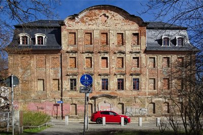 So sah das Weisbachsche Haus noch vor drei Jahren aus - an dieser Seite hatte sich einst der Haupteingang befunden.